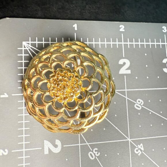 Vintage Monet Gold-Tone Floral Brooch Pin Textured Filigree Design Elegant Costu - Picture 6 of 6